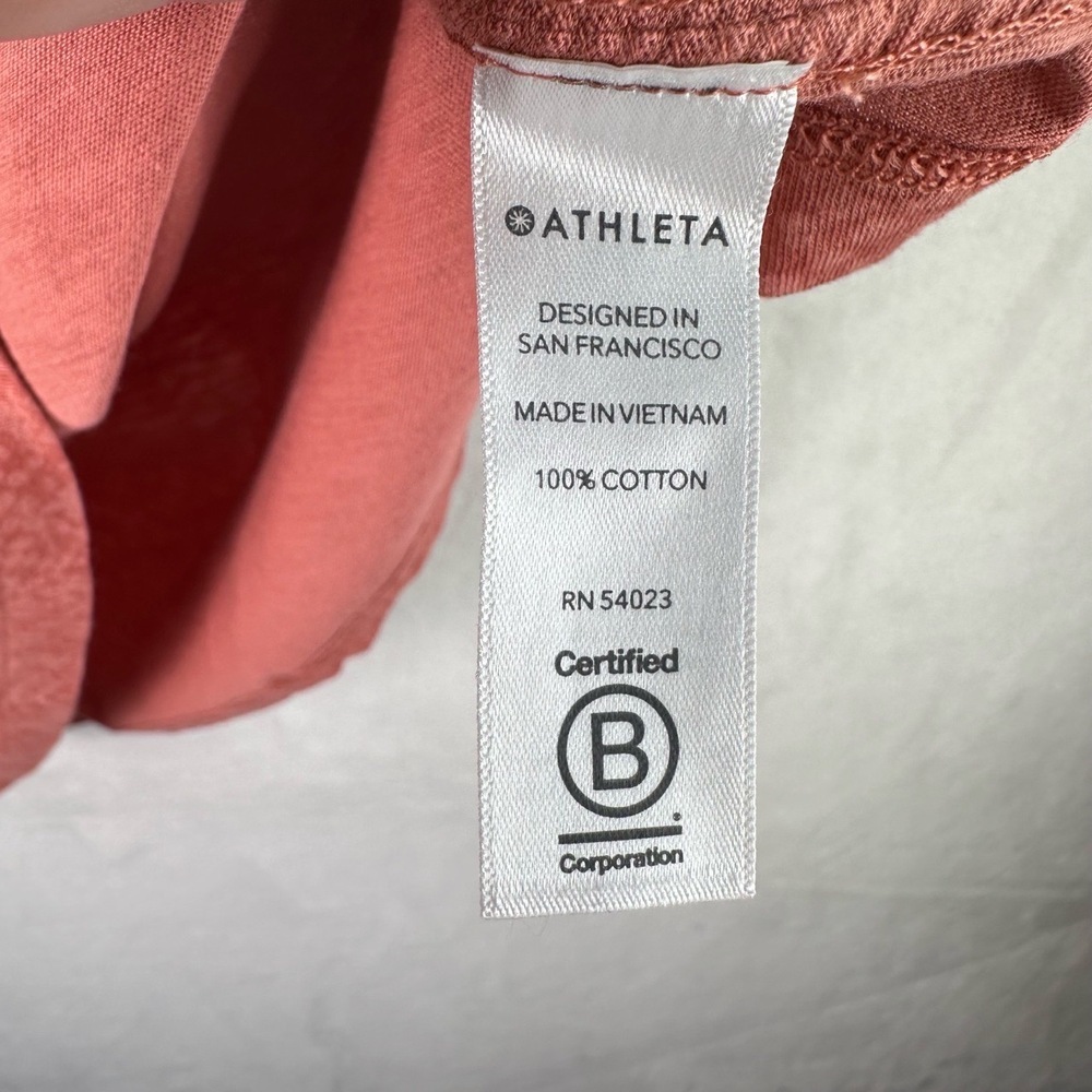ATHLETA Etruscan Red Short Sleeve Crew Neck Fitness‎ Subtle Pattern Tee Size S - Picture 3 of 5
